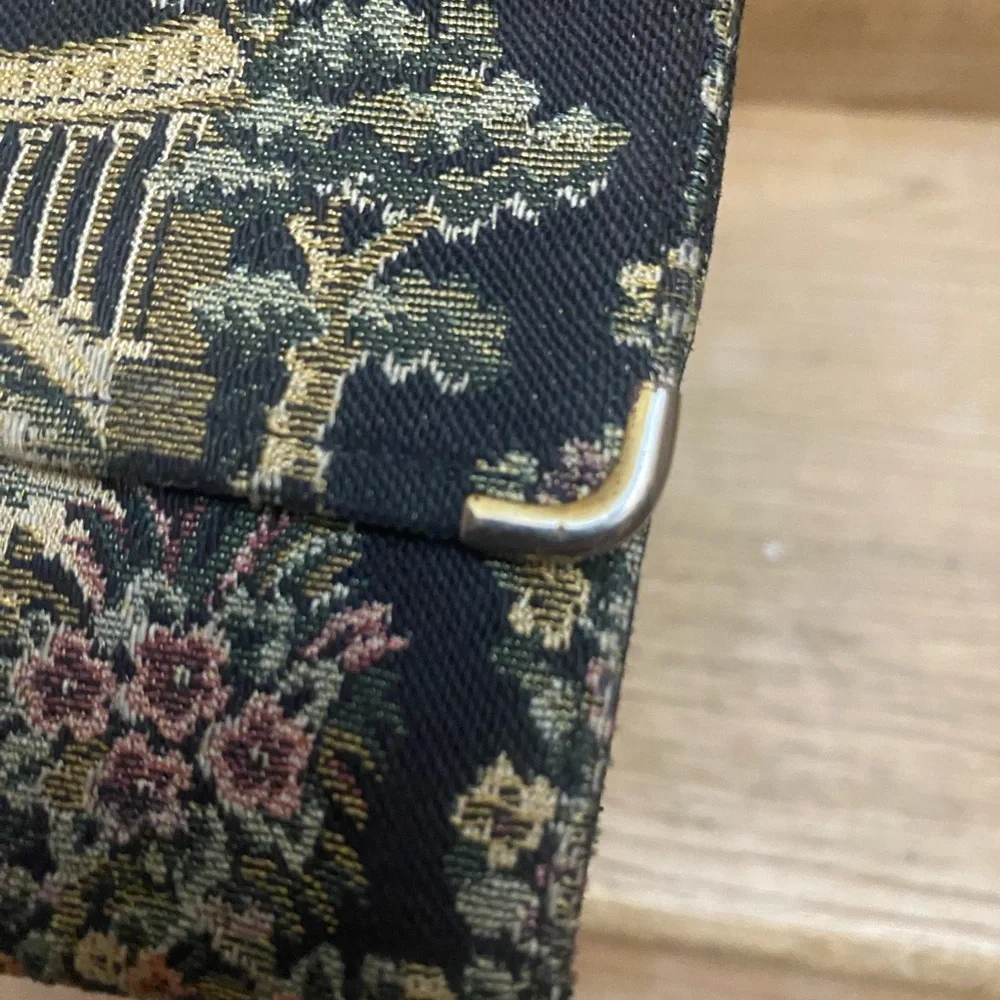 Vintage Tapestry English Countryside Print Kiss Lock Wallet Cottage Black
